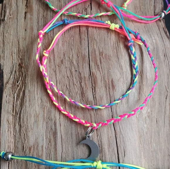 4 cute friendship bracelet - Picture 2 of 3